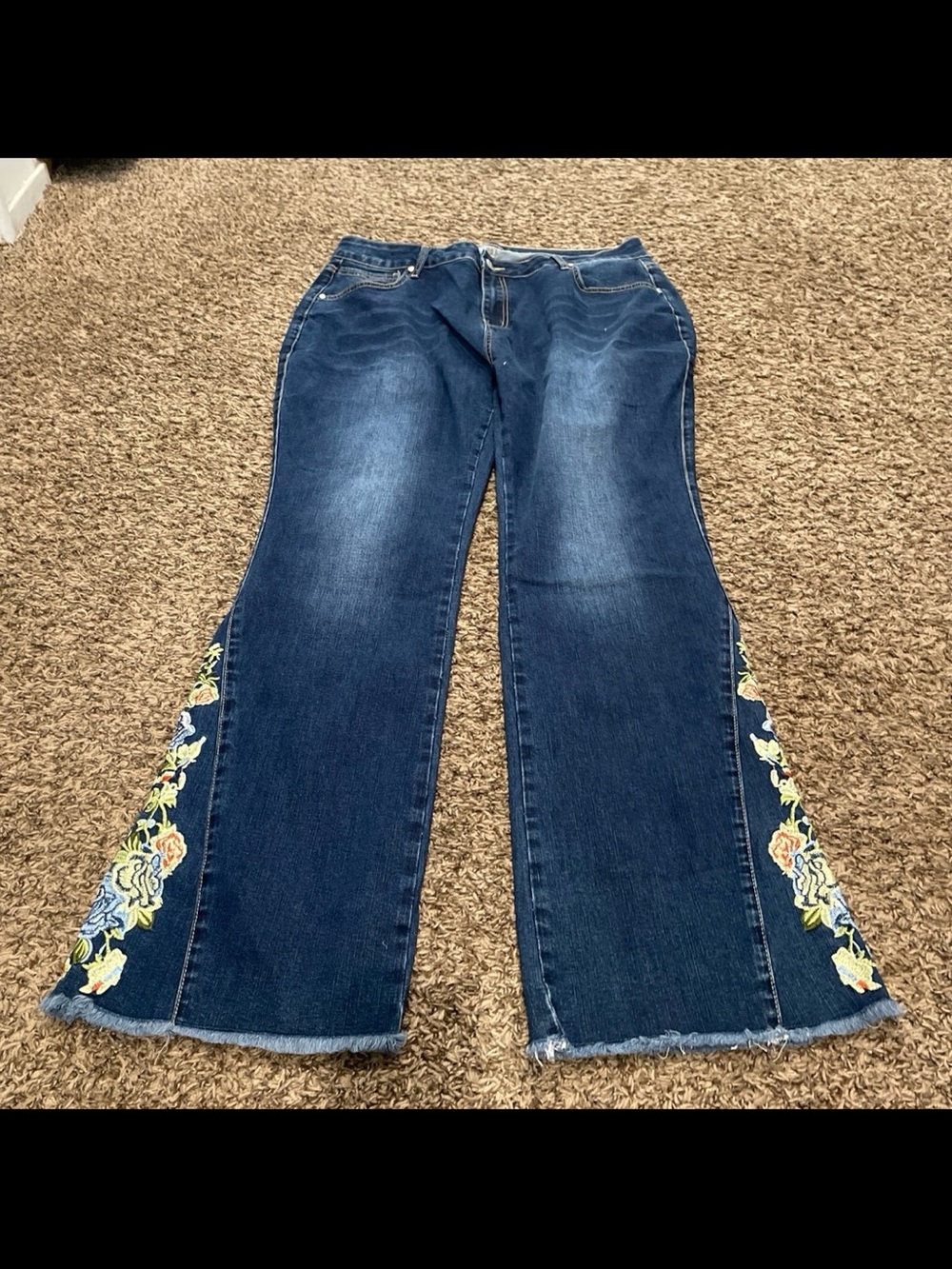 Flamingals NWOT flare, embroidered floral jeans, size 3 XL